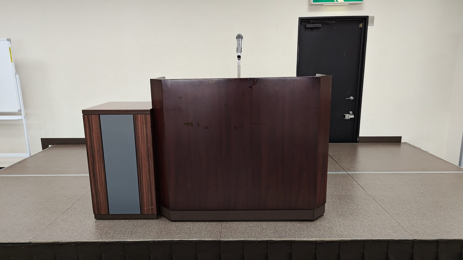 演台
